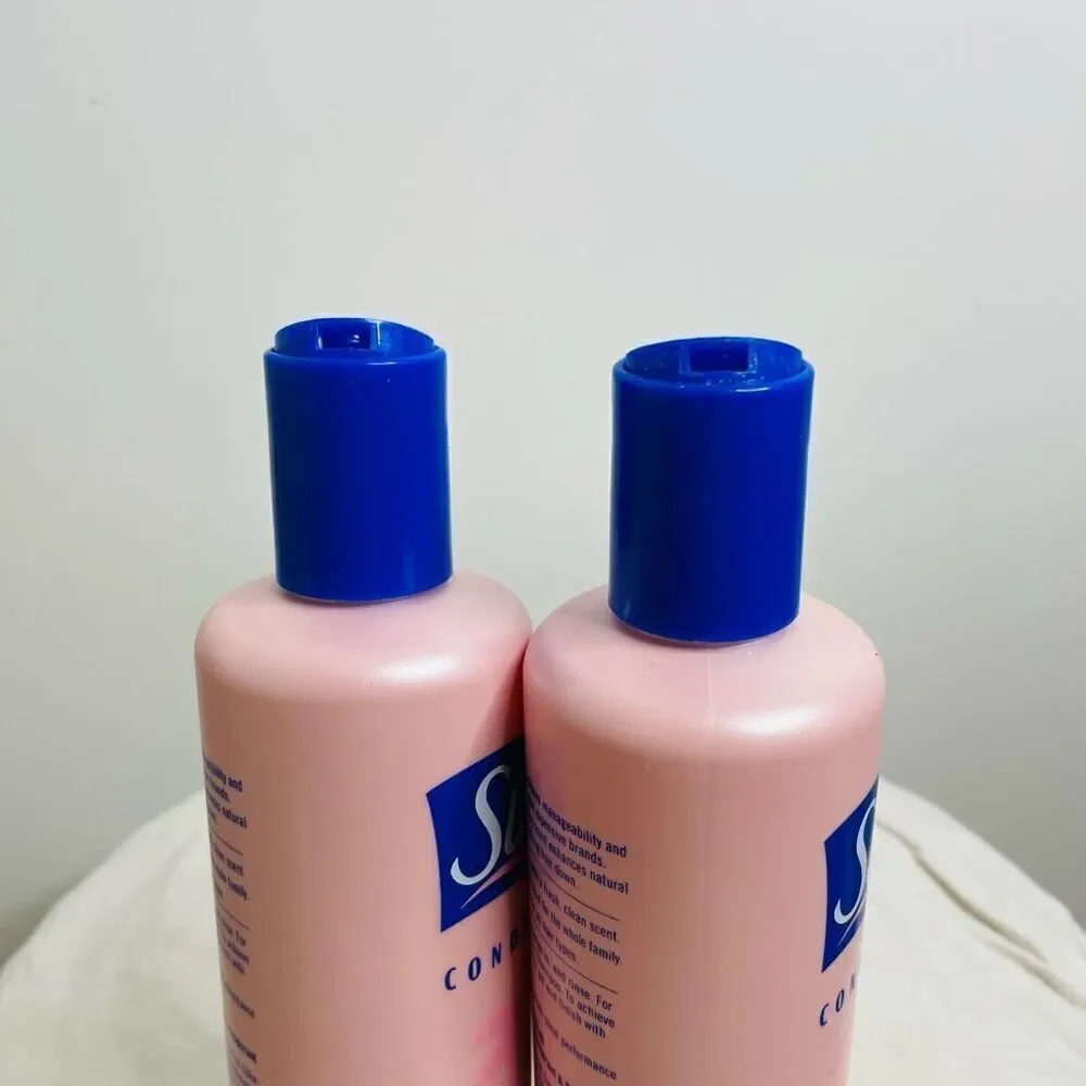 New Suave Strawberry Conditioner Vintage Full Bottle 15‎ fl oz Prop Rare Set 2